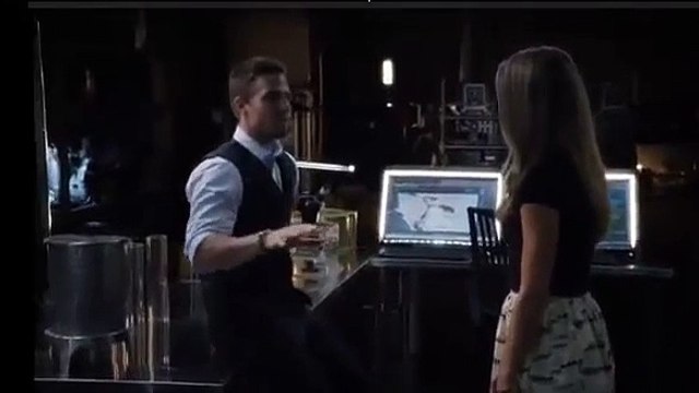 Arrow 2x01 - Oliver becomes the Arrow