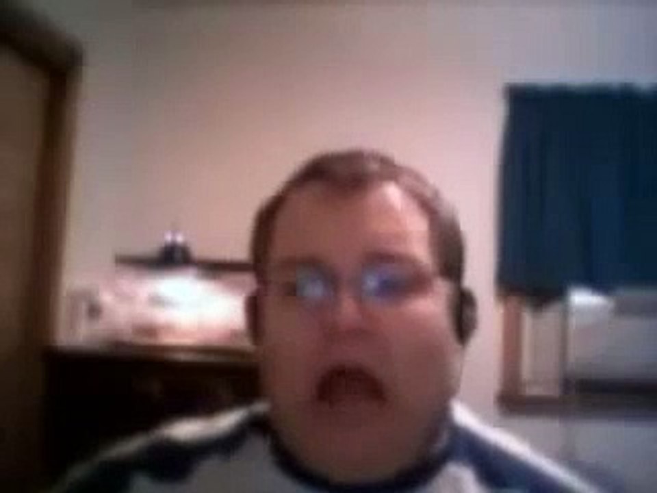 Fat guy dancing and singing the Numa Numa song