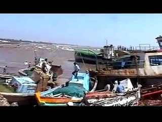 Tsunami at Kanyakumari, Tamil Nadu, India, Boxing Day 2004_ video 1