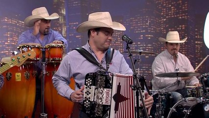 Intocable Interpreta "Arrepiéntete"