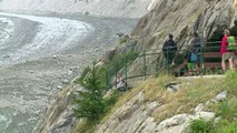 La Mer de Glace, haut lieu du tourisme menacé dans les Alpes