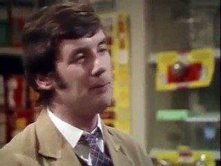 Monty Python - Dead Parrot (Russian Subtitles / Русские Cубтитры)