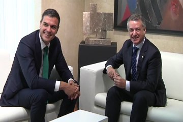 Sánchez y Urkullu, por revisar pacto constitucional