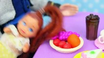 GIANT BABY ALIVE Attacks Barbie & Frozen Kids ❤ Barbie Dream of Huge Baby Doll by DisneyCarToys