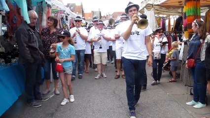 Saint-Omer Jaaz Festival : la fanfare au marché