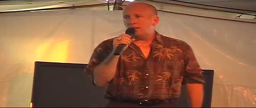Danny McCorkle sings 'I Believe In The Man In The Sky' Elvis Week 2006