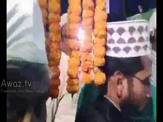 2 Molvion Ne Aadmi Ka Nikah Haram Kar Diya, Kalma Parhne Par Larai Hogai