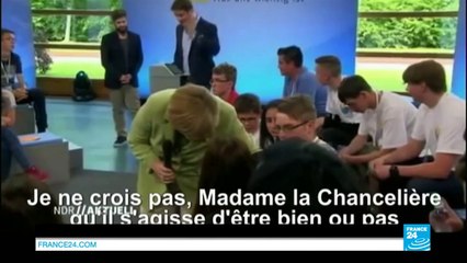 Angela Merkel et la caresse à une jeune réfugiée palestienne