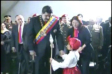 Niña le pidió al presidente Maduro que arregle su escuela