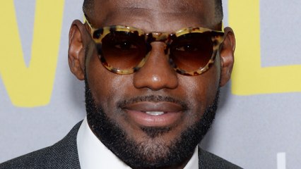 LeBron James Drains Backward Free Throw Like It's Nothing