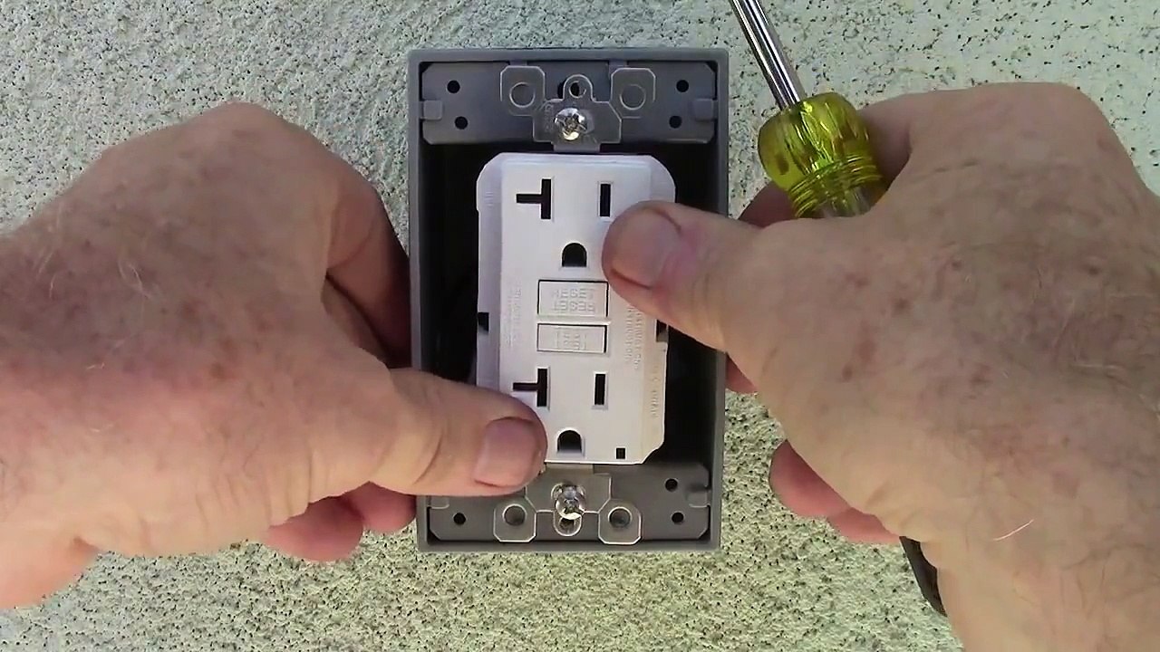 Taymac Weatherproof Exterior In Use Receptacle Cover Installation