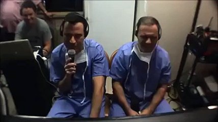 elle est enceinte, ce qu'elles voient dans l'échographie n'est pas du tout naturel