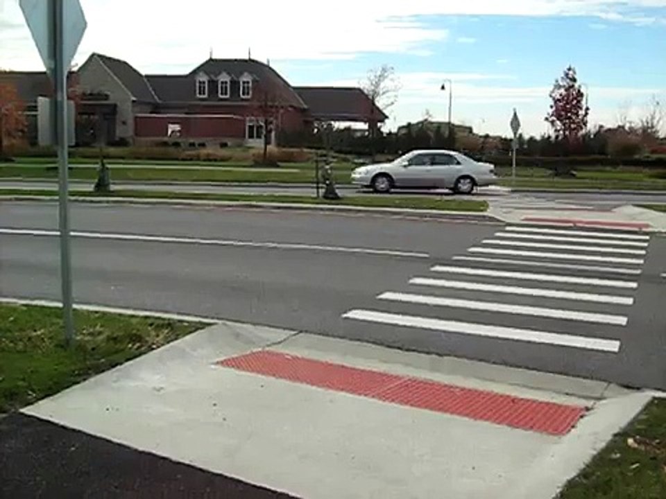 Motorist fail to yield at Dublin, Ohio roundabout