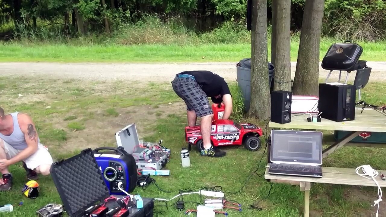 Losi 5t vs HPI baja 5sc 29cc