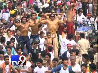 Akhadas performing stunts in Lord Jagannath Rathyatra - Tv9 Gujarati