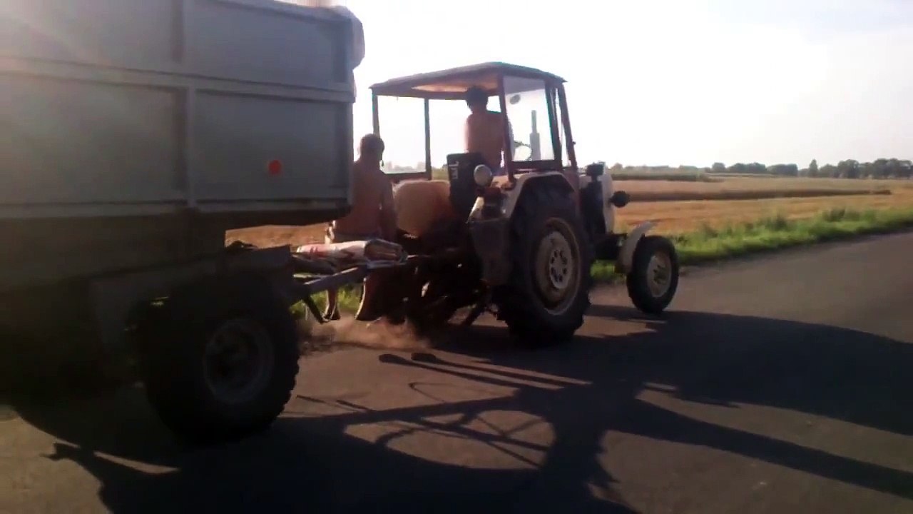 ursus c-330 ciągnie cztery pełne przyczepy cz. 1