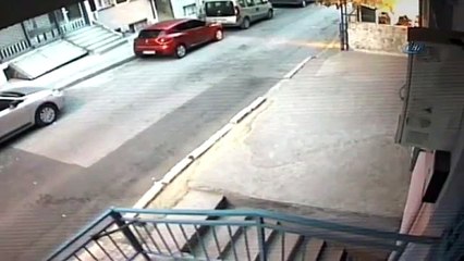 Motosikletli kundakçı kameraya yakalandı 