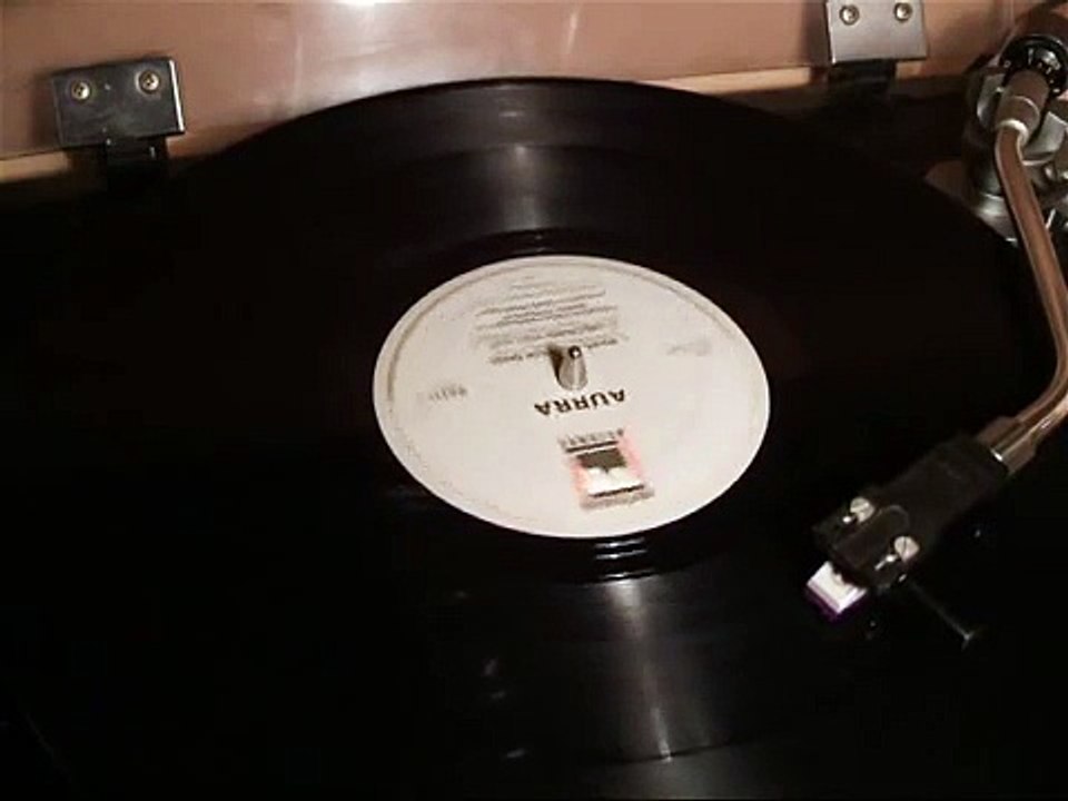 Aurra - Checking You Out