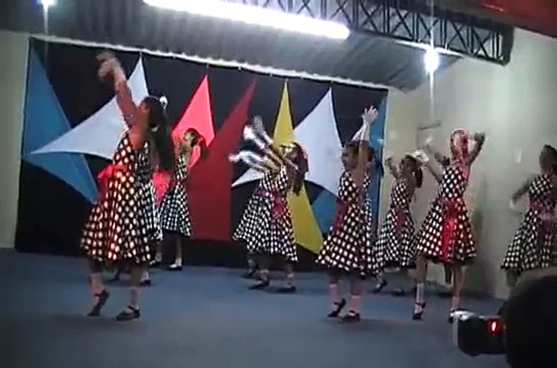 MD CIA DE DANÇA.... dia 15/12/12....  Coreografia: Anos 60...