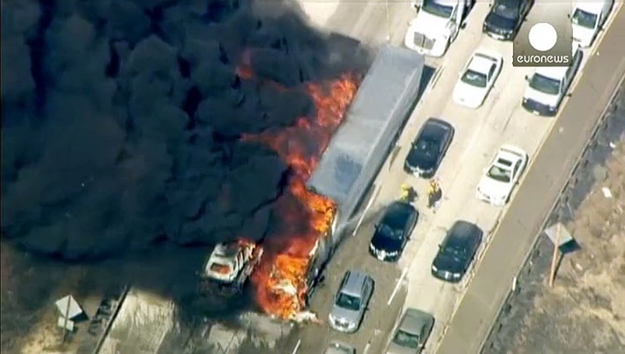 Drivers flee as wildfire engulfs southern California highway