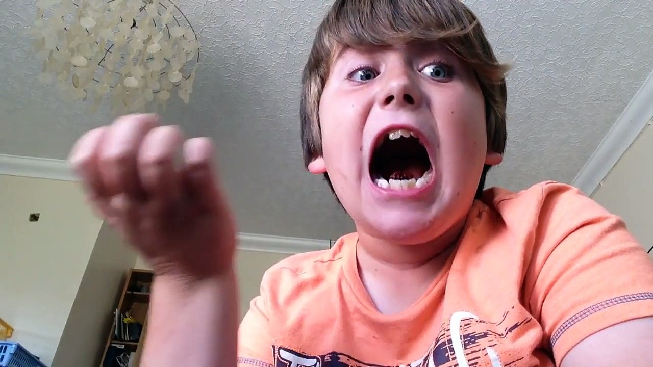 Scottish kid eats Carolina Reaper Chilli Pepper and regrets it 1min after!