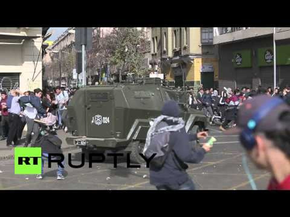 Rally class: Teachers & students protest over education reform in Chile, clash with police