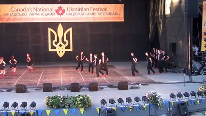 танець: "Ти ж мене підманула" [Лутше було] Hromovitsia (Громовиця) of Chicago @ CNUF 2013