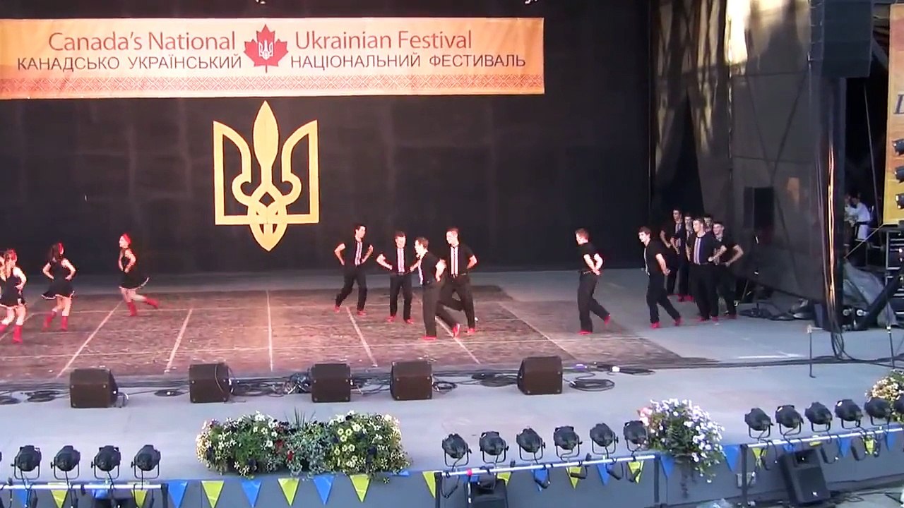 танець: "Ти ж мене підманула" [Лутше було] Hromovitsia (Громовиця) of Chicago @ CNUF 2013