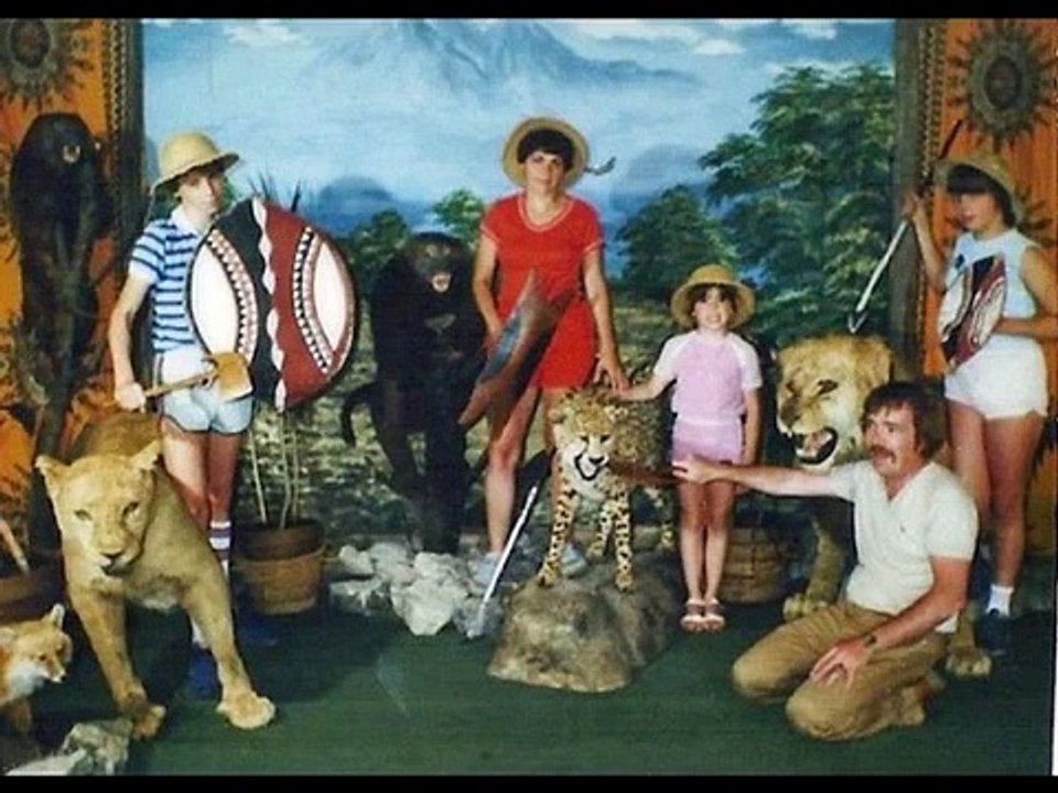 EMBARRASSING FAMILY VACATION PHOTOS, Awkward Family Photos