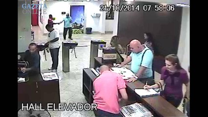 Assessores da Câmara de Vitória flagrados batendo ponto e indo embora