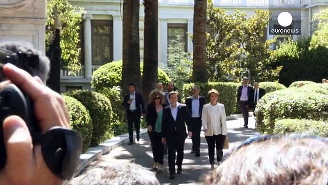 Grecia. giura la nuova squadra del governo Tsipras