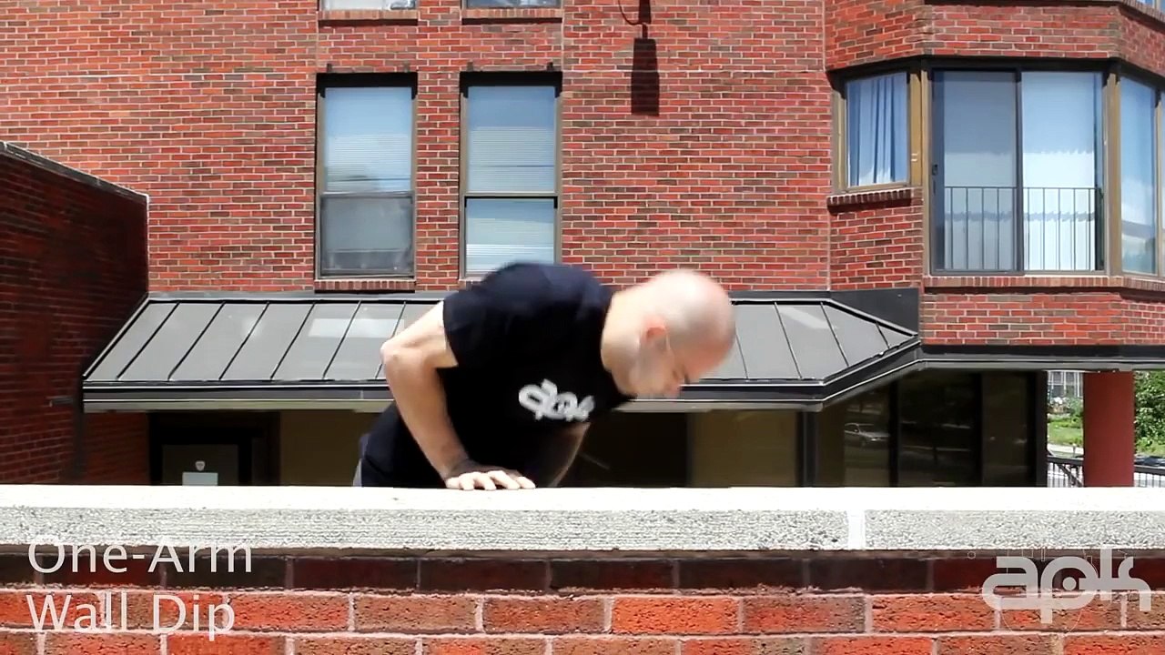 One-Arm Wall Dip- Parkour Training and Conditoning