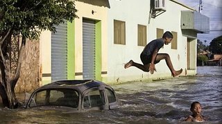Funny Flood Photos ( Part 1 )[1]