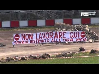 Icaro Sport. Lavori alla pista d'atletica del "Romeo Neri", lo striscione della Curva Est
