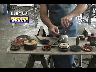 Máquina para acabamento, polimento a úmido em mármore e granito Mafep LPU umidificada.wmv