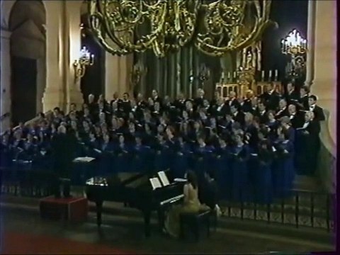Le Choeur mixte arménien de Paris Sipan-Komitas chante Amen Hayi de Komitas sous la direction du Maestro Garbis Aprikian