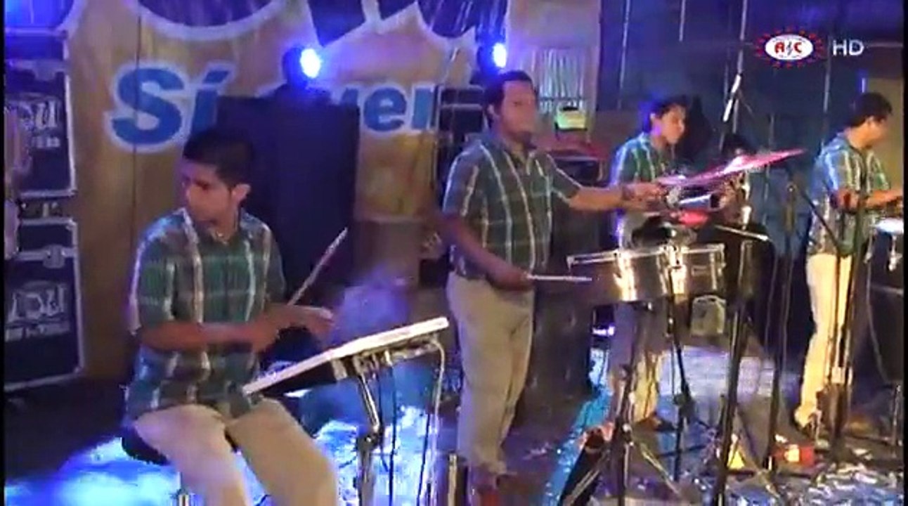Primer Amor / Alitas Quebradas - Corazon Serrano 2012 EN HD en vivo