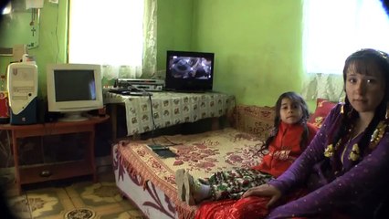 Gypsy girl dance in Romania 2