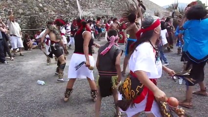 Danza Prehispanica...a favor de nuestra "Madre Tierra"