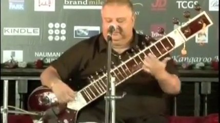 Faiz.. Aay Kuch Abr.. Shujaat Husain Khan & Naseeruddin Shah