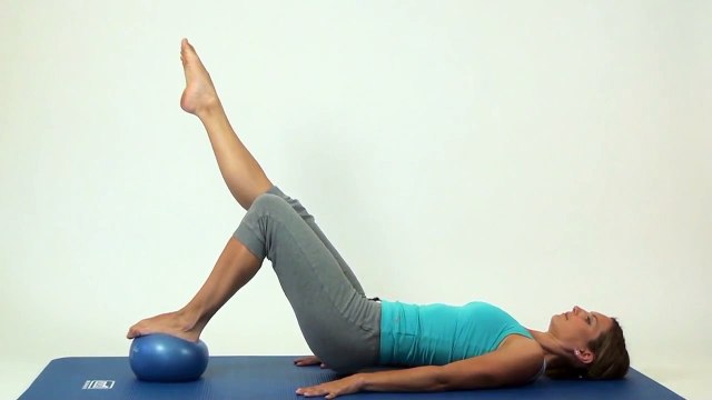 Pilates Übungen mit dem SISSEL® Pilates Ball