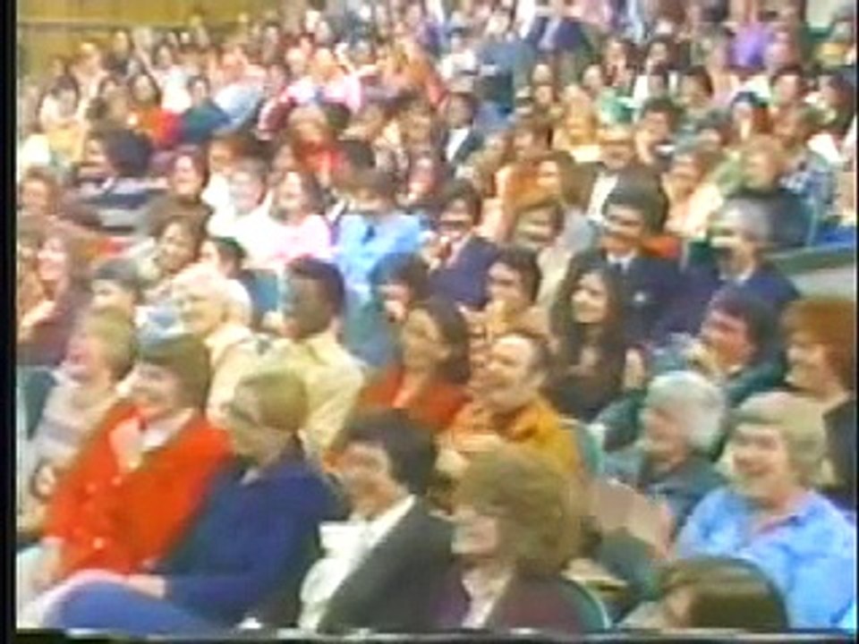 Carol Burnett (1977) A Surprise Performance from an Audience Member