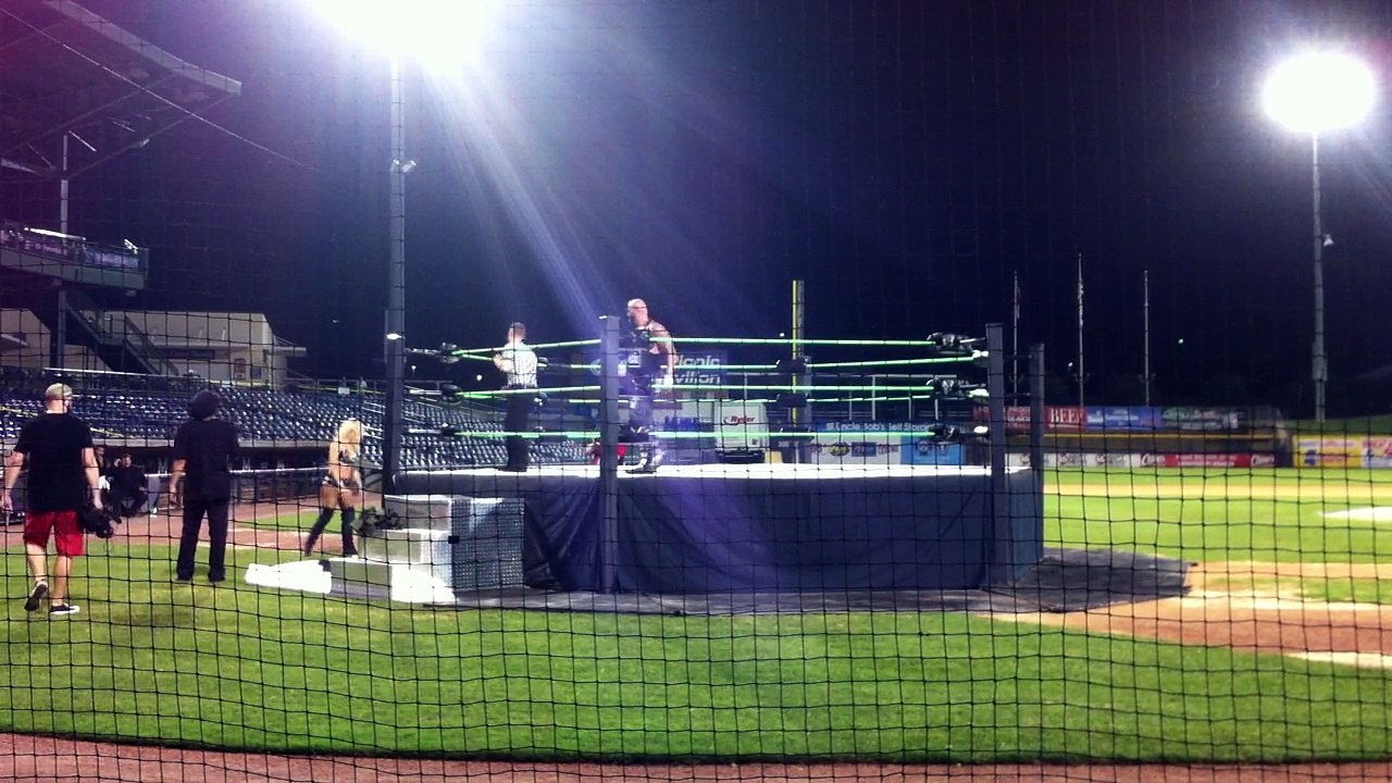 Luke Gallows w/ "Bullet Babe" Amber O'Neal vs. "The Southern Stomper" Luke Hawx - Global Force Wrestling