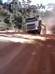 Cao thủ lái xe tải chở gỗ ! HOT clip hay 2014 dan to lai dua xe boc dau BikerVietnam