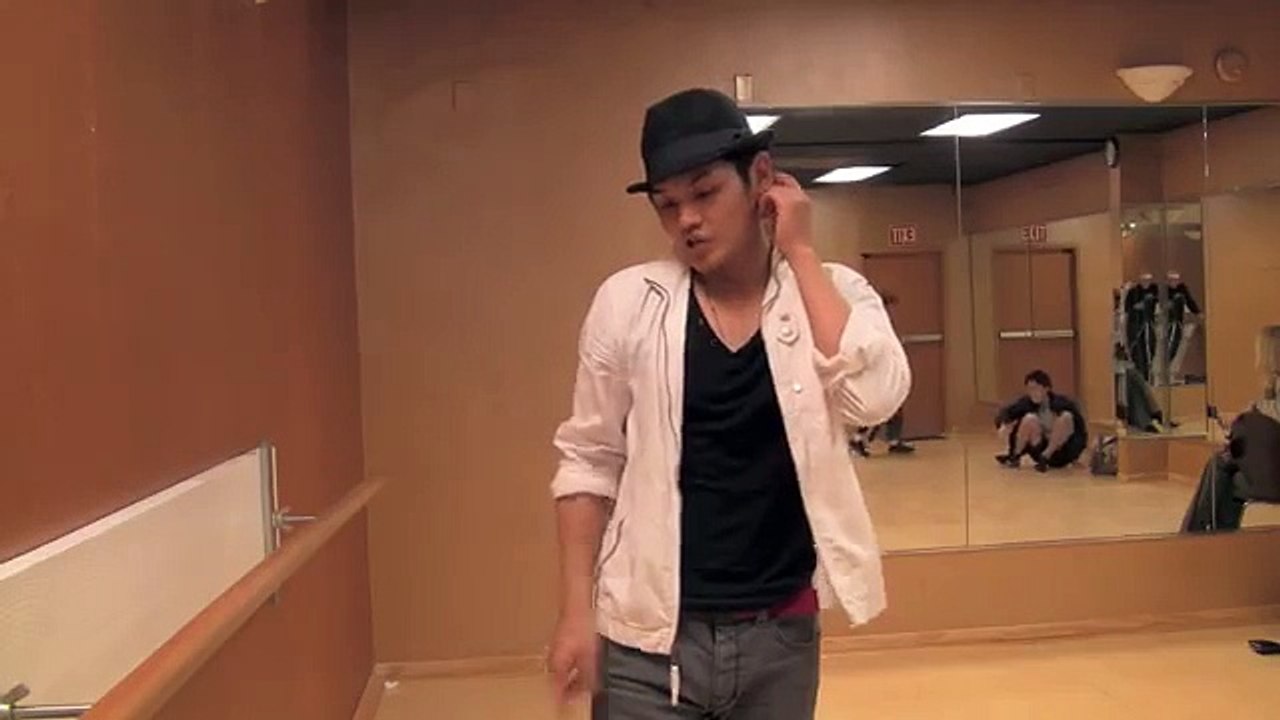 How to Moonwalk Correctly