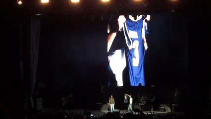 Darius Rucker Sings Notre Dame Fight Song [Noblesville, IN 06-27-2015]