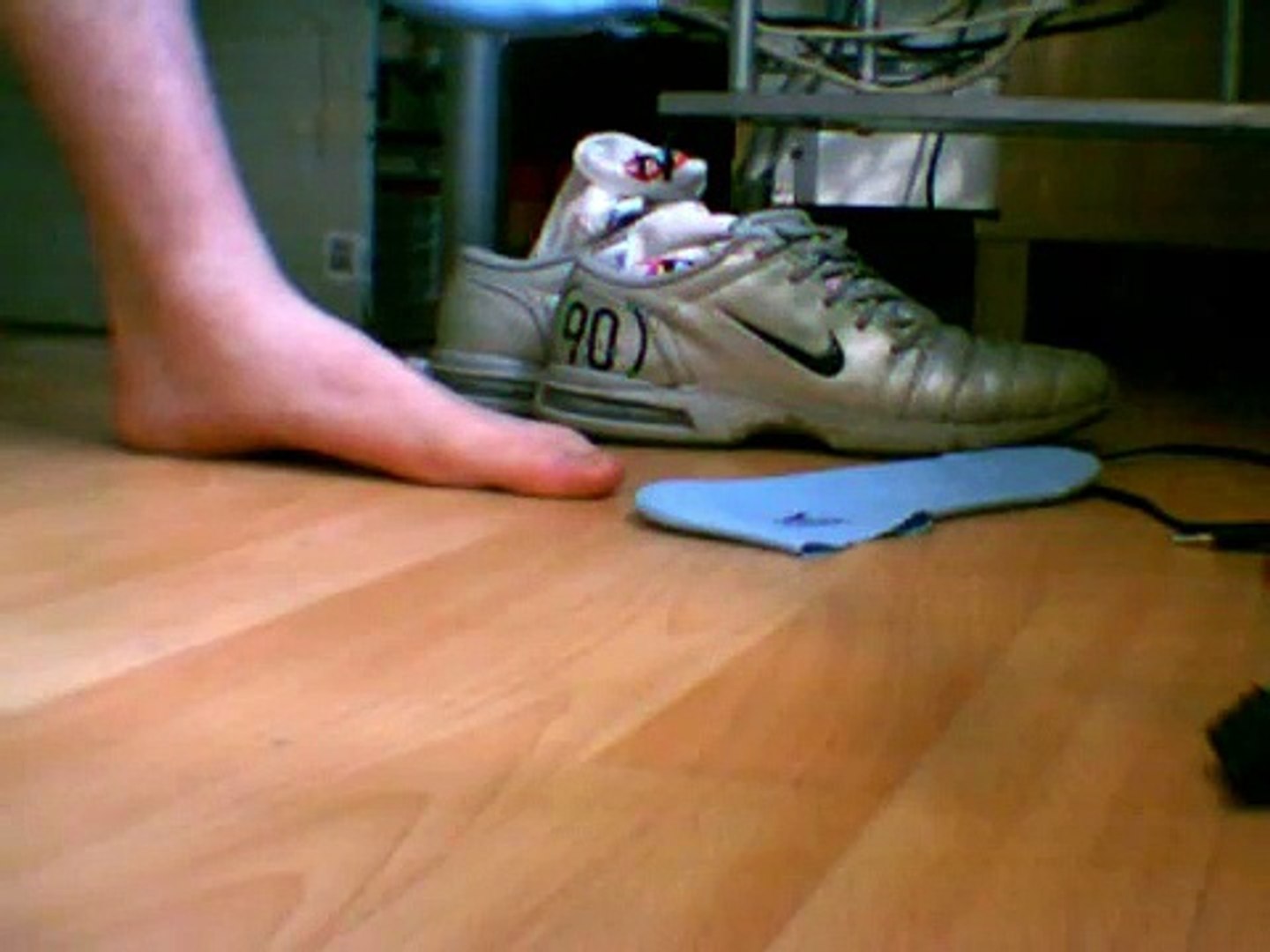 Feet latex sock nike total 90 and speedo fr - video Dailymotion