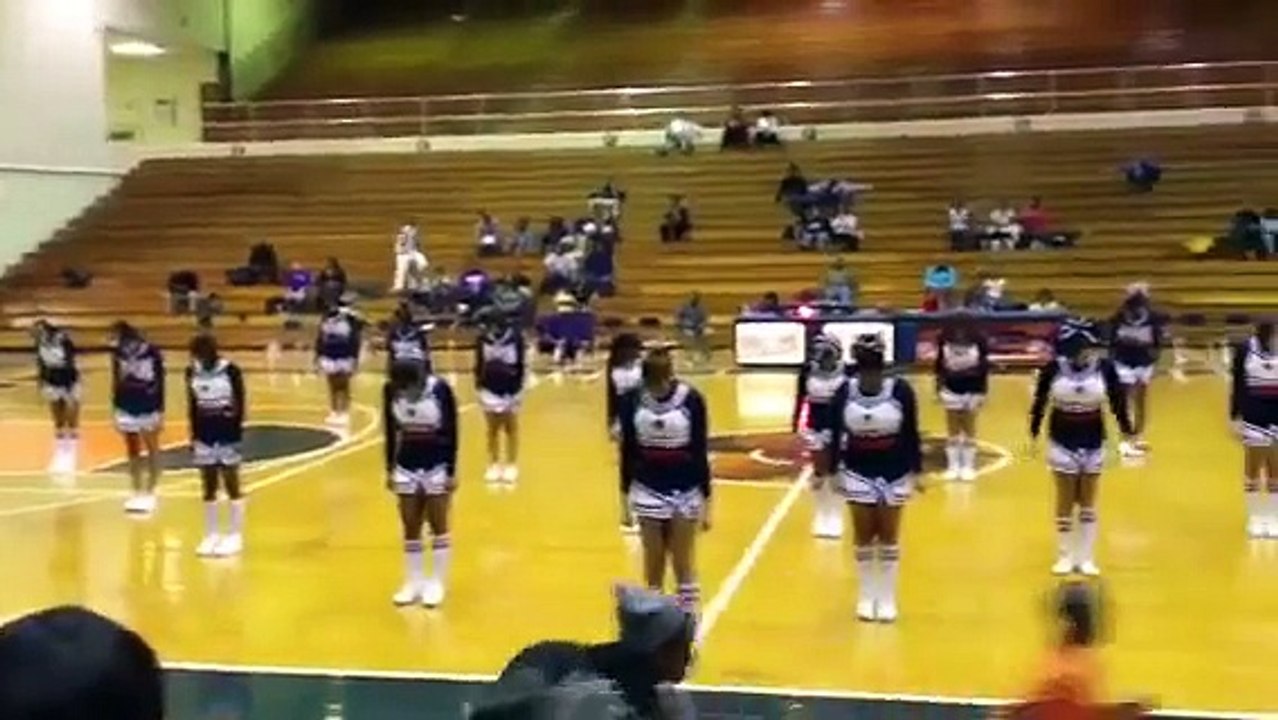Cheerleaders Halftime Dance