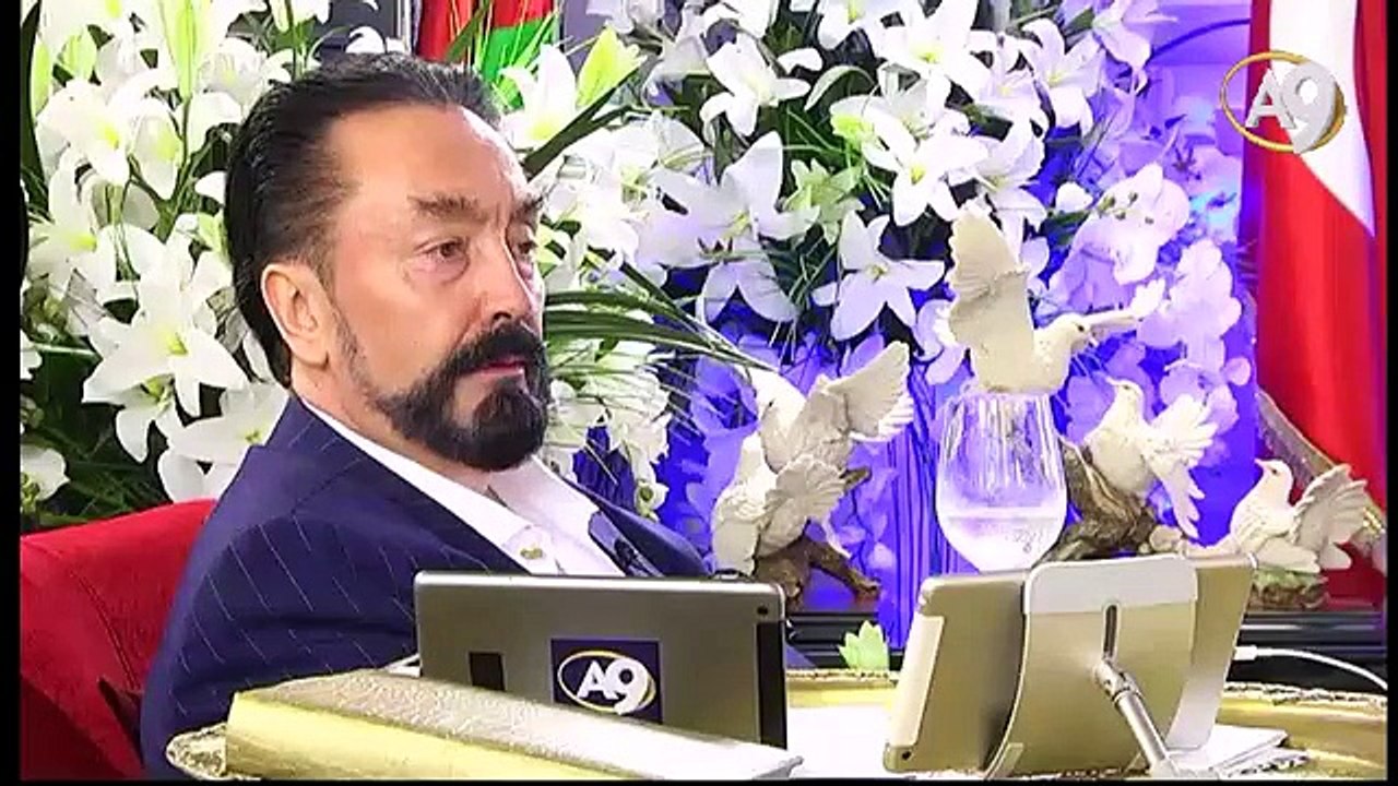 Peygamberimiz (sav) çok yakışıklı ve gösterişli bir insandı. Karikatür diye çizilen görüntüler o çizimi yapan kişiler