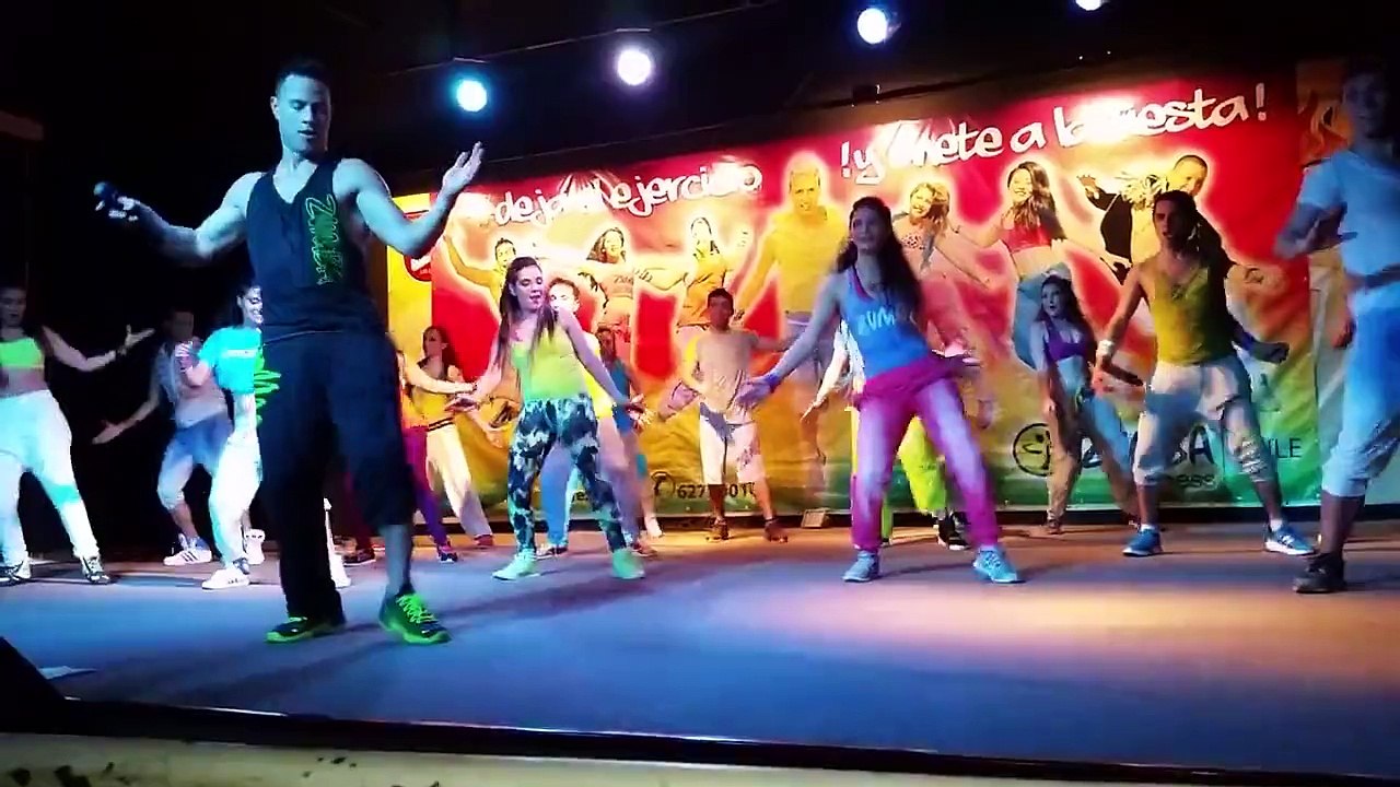 Rodrigo Diaz "Metela sacala " evento je zumba .